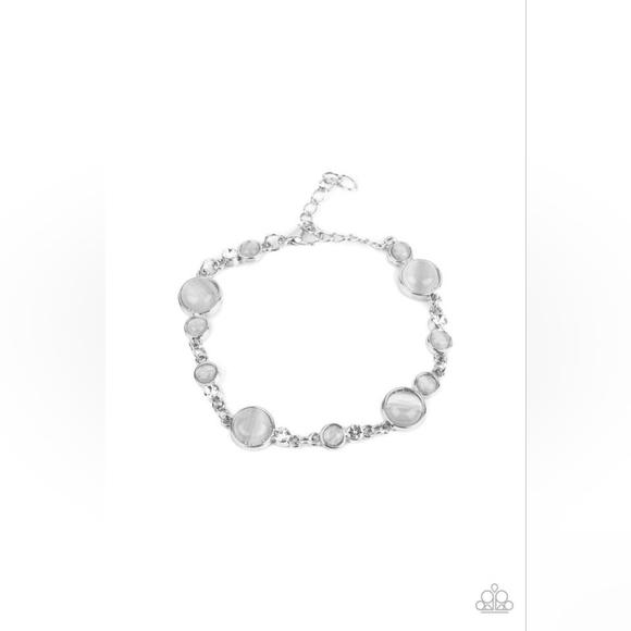 🤍⭐️'Storybook Beam' White Cat's Eye Silver Clasp Bracelet - Paparazzi NWT⭐️🤍 - Picture 7 of 7